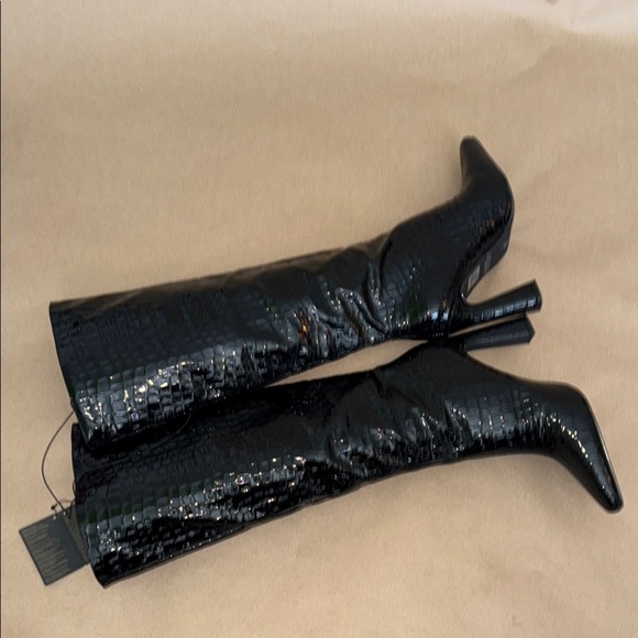 Forever 21 - Black Croc-Embossed Knee-High Boots - Picture 7 of 10